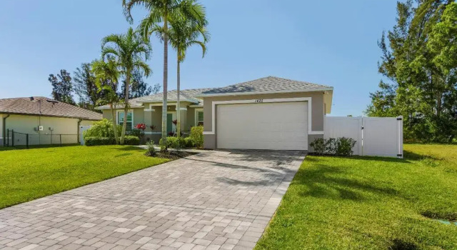 Коттедж Amazing outdoor living on a freshwater canal, 4 bedrooms, pet-friendly - Villa Becky