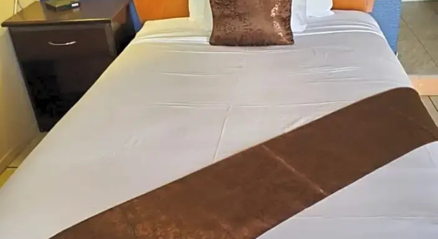 Номер Economy PineCrest Inn & Suites