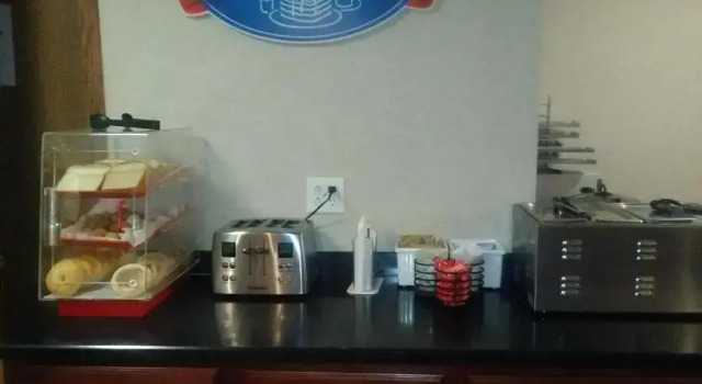 Номер Standard Baymont by Wyndham Battle Creek Downtown
