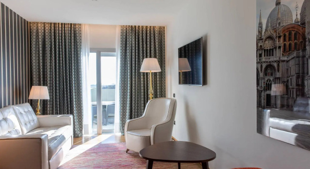 Двухместный люкс c 1 комнатой Courtyard by Marriott Venice Airport
