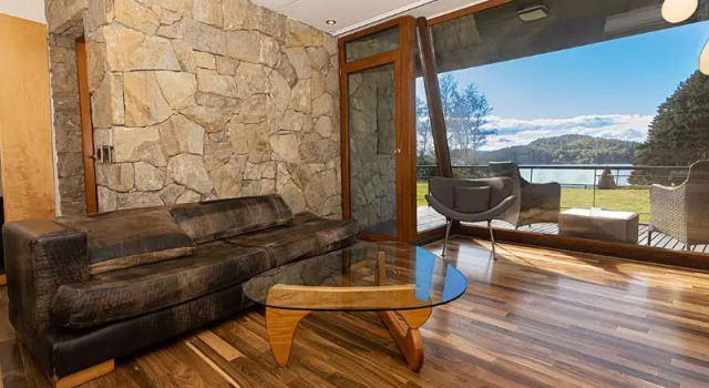 Люкс с балконом Rochester Bariloche Suites & Spa