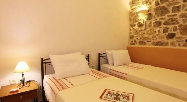 Номер Economy Stoes Traditional Suites