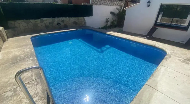 Вилла R94 Chalet con piscina privada 20m de la playa Calafell