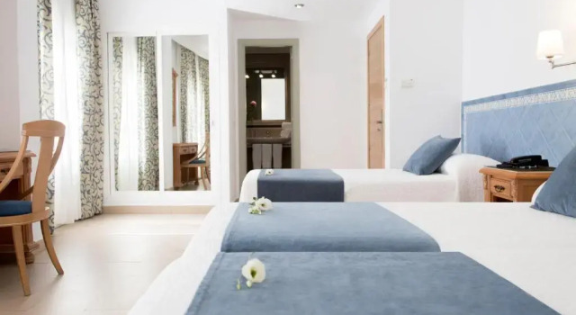 Трёхместный номер Standard Hotel Plaza Cavana
