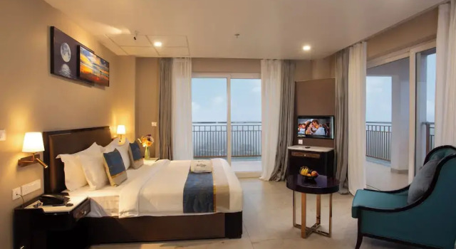 Номер Luxury Le Crown Hotel