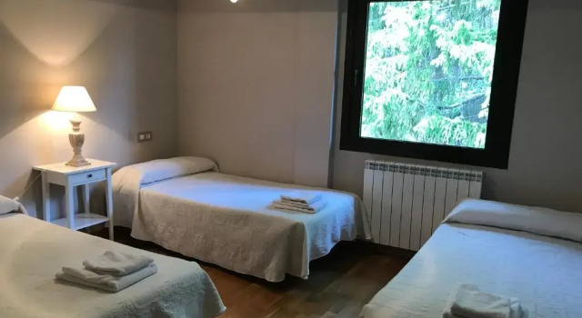 Apartamento Balcón de Jaca I, Book Apartment Hotels in Aragon with Parking, Parking