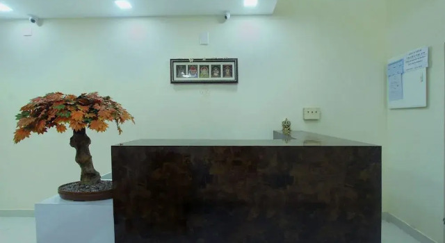 Oyo 26193 Hotel Maple Suites