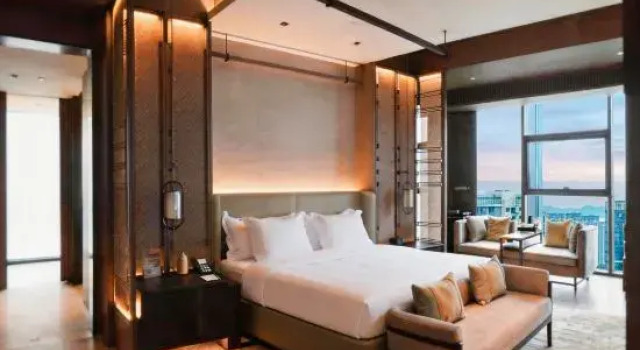 Люкс Ambassador HUALUXE Guiyang Financial City by IHG