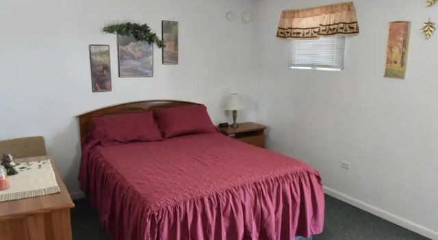 Студия Royals Inn Motel