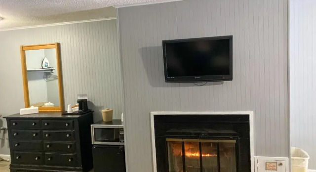 Четырёхместный номер Deluxe Travelodge by Wyndham Lincoln Near White Mountain