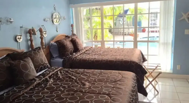 Четырёхместный люкс Coral Reef Guesthouse