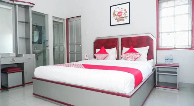 OYO 1284 Executive Residence