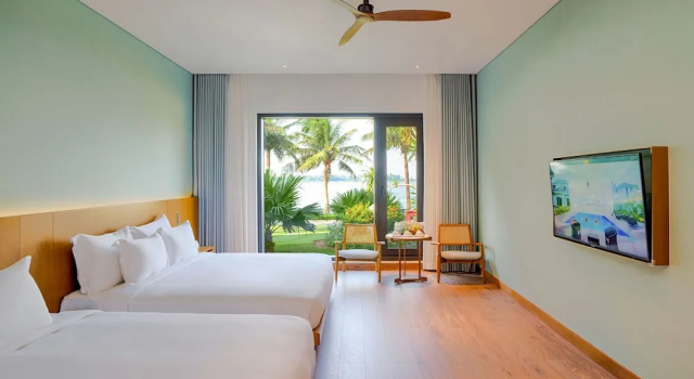 Трёхместный номер Standard с видом на озеро The Five Resort & Golf Hoang Gia Ninh Binh