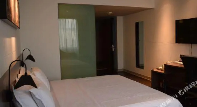 Двухместный номер Standard Microtel by Wyndham Kunming Panlong