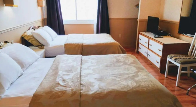 Четырёхместная студия Hotel Motel La Marquise