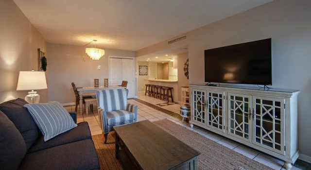 Gulf Shore Condo #107 - 2 Br condo by RedAwning, Varaa Huoneisto Destin Emerald Coast