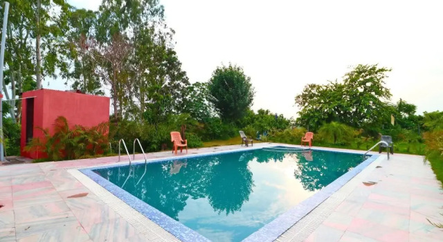 Corbett Sunrise Resort, Rezervovat Lázně / Resort Ramnagar Uttarakhand