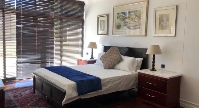 Sandton Luxury Living at 102 Kambula, Забронировать Отель Отели Йоханнесбург с парковкой, рядом с Benmore Centre, Парковка