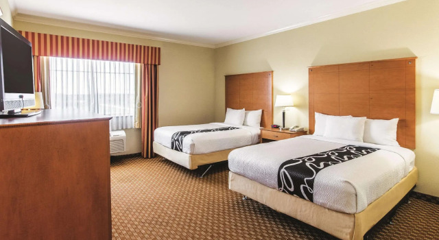 Четырёхместный номер Standard La Quinta by Wyndham Bridgeport