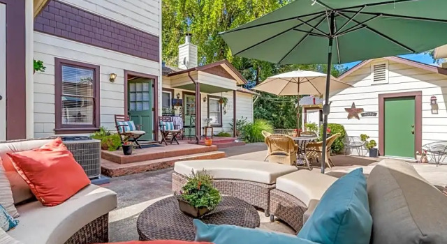 Люкс Cinnamon Bear Creekside Inn