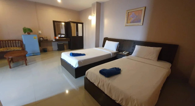 Highway Hotel Khon Kaen, Varaa Hotelli Hotellit North-Eastern Thailand pysäköinnillä, Pysäköinti