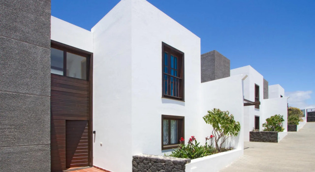 Villa Julianne 2 Heated Private Pool Walk to Beach A C Wifi Car Not Required - 2489