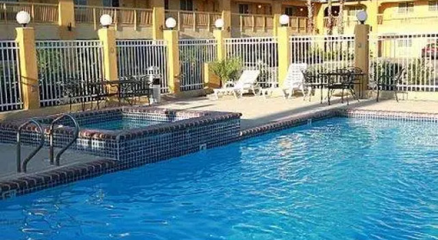 Кровать в общем номере Rodeway Inn & Suites Corpus Christi Northwest