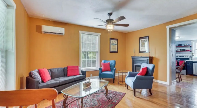 Farmhouse on 1 Acre Near Historic Dtwn Danville, Prenota Hotel Danville Virginia