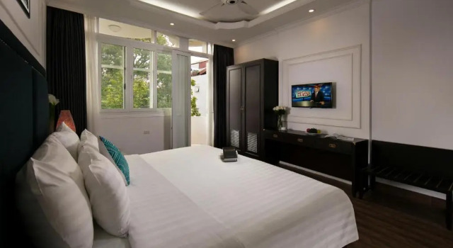 Полулюкс Golden Rooster Hotel
