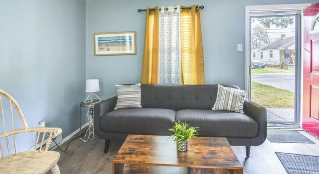 Hampton Vacation Rental: Central Location, Patio, Book Hotel 3-stjernede hoteller i Hampton, 3*
