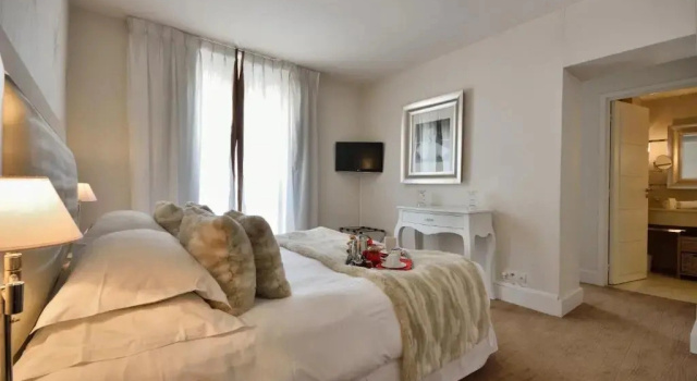 Четырёхместный полулюкс Hotel Renoir