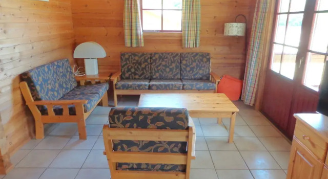 Village du Soleil, Rezerwuj Chalet Hotele w Mauroux z parkingiem, Parking