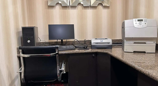 Express Inn Leesville Ft Johnson, SureStay Collection by Best Western, Забронировать Отель Отели Лисвилл с парковкой, Парковка