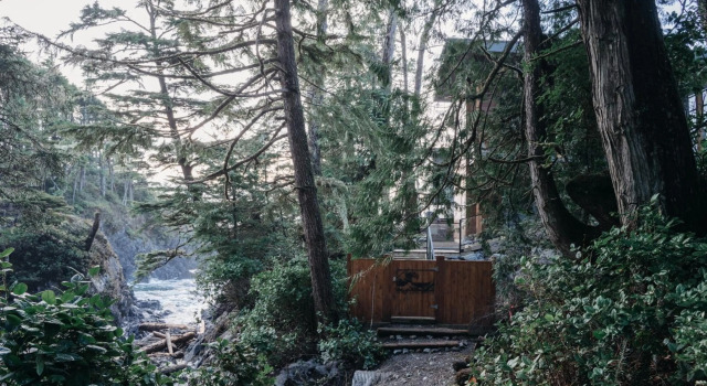 Storm Cove Suites, Забронировать Отель Отели Уклуэлет с парковкой, рядом с Huu-Mees-Ma-As Native Art Gallery, Парковка