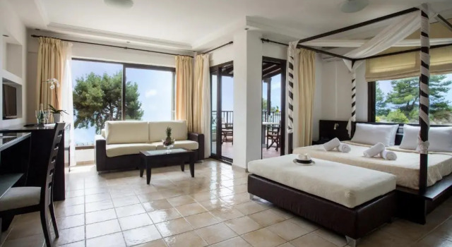 Полулюкс Elani Bay Resort