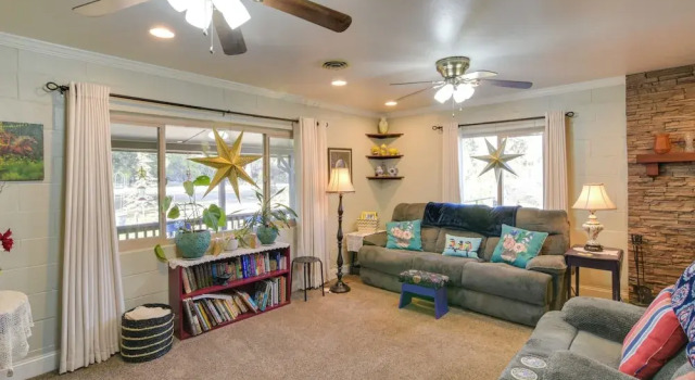 Quiet Challenge-Brownsville Home Near Collins Lake, Buchen Sie Ferienhaus Brownsville 
