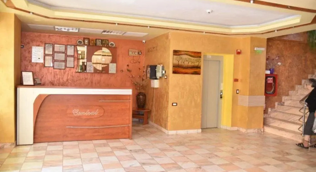 Central, Rezerwuj Hotel Hotele w Carpathians - Romania z parkingiem, Parking