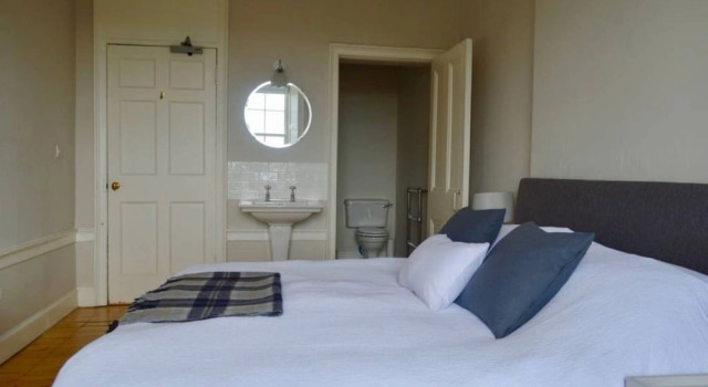 4 Bedroom Clock Tower Apartment In Edinburgh