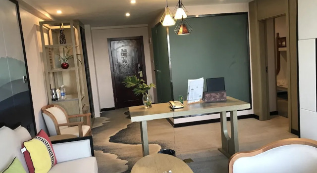 Metropolis Golf Hot Spring Hotel, Rezerwuj Hotel Hotele w Kunming z parkingiem, Parking