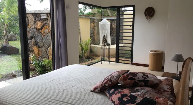 Villa With 3 Bedrooms In Riviere Noire With Wonderful Mountain View Private Pool Enclosed Garden, Book Villa Hoteller i Savan County med pool, Swimmingpool