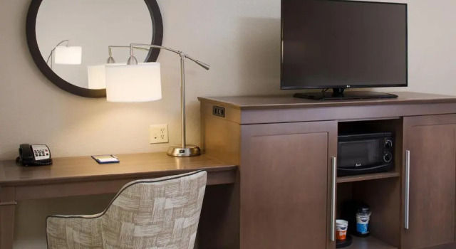 Номер Standard Hampton Inn by Hilton Garden City Long Island