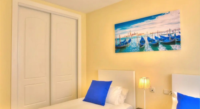 Апартаменты с 2 комнатами с балконом 2 Bedroom Apartment