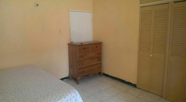 Leslies' Home, Book Hotel Billige hoteller i Portmore