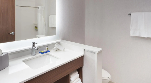 Четырёхместный номер Standard Holiday Inn Express Doral Miami by IHG