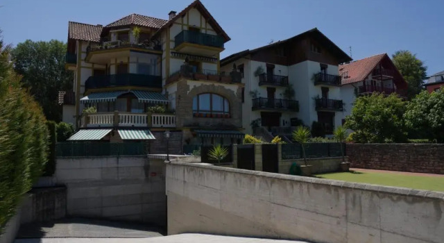 Piso reformado en 1ª línea Hondarribia (ESS02190), Rezerwuj Hotel Hotele w Baskonia z parkingiem, Parking