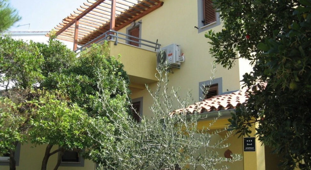 Six Person Apartment With 2 Bedrooms Near the Beach in Pjescana Uvala