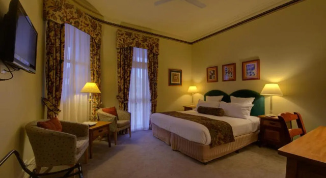 Двухместный номер Deluxe с балконом Royal Exchange Hotel