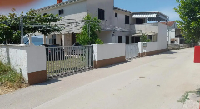 apartmani Nik, Забронировать Отель Бибинье Задарская жупания, рядом с Пляж Бибиньски Мликарич