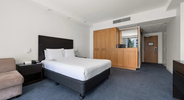 Двухместный номер Standard с балконом Crowne Plaza Surfers Paradise by IHG