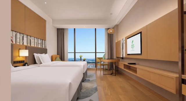 Четырёхместный номер Standard с видом на озеро Holiday Inn Changsha Dawangshan by IHG